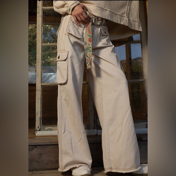 POL Slouchy Almond Cream Cargo Pocket Wide Leg Pants with Elastic Waist - Picture 3 of 6